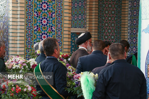 گلباران حرم حضرت سید علاالدین حسین بن موسی الکاظم(ع) در شیراز