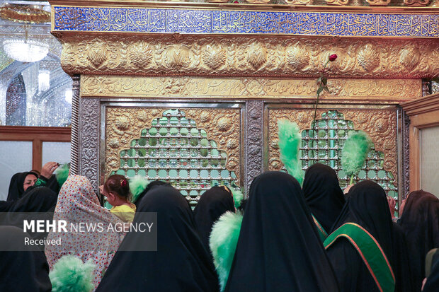 گلباران حرم حضرت سید علاالدین حسین بن موسی الکاظم(ع) در شیراز