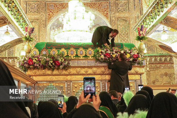 گلباران حرم حضرت سید علاالدین حسین بن موسی الکاظم(ع) در شیراز