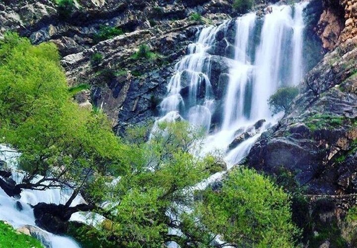 VIDEO: Taf Waterfall in Lorestan; land of Iranian waterfalls
