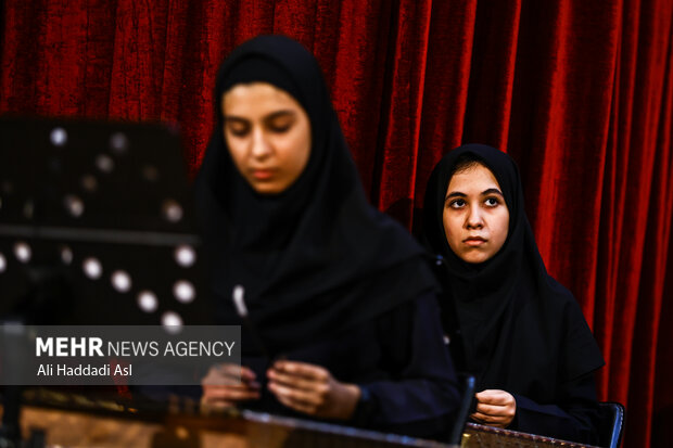 مراسم پاسداشت روز معلم در هنرستان موسیقی دختران