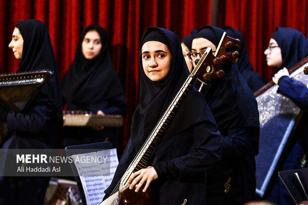 مراسم پاسداشت روز معلم در هنرستان موسیقی دختران