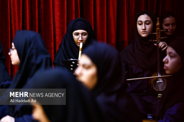 مراسم پاسداشت روز معلم در هنرستان موسیقی دختران