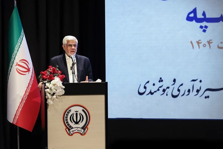 عارف: باید سهم بانکداری در پیشرفت کشور آسیب شناسی شود
