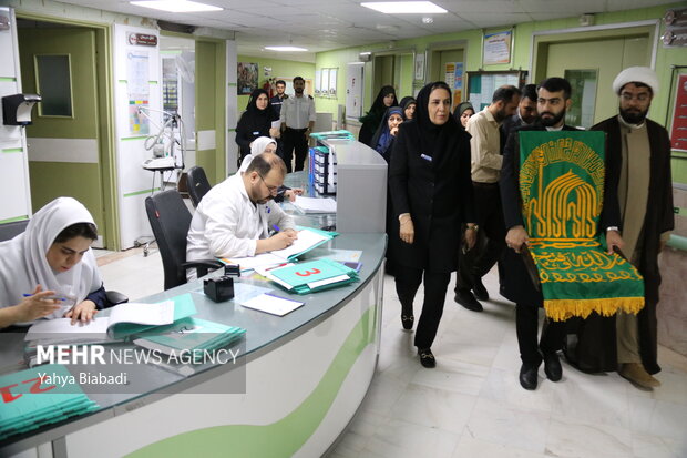 عیادت خادمان رضوی از بیماران کرمانشاهی