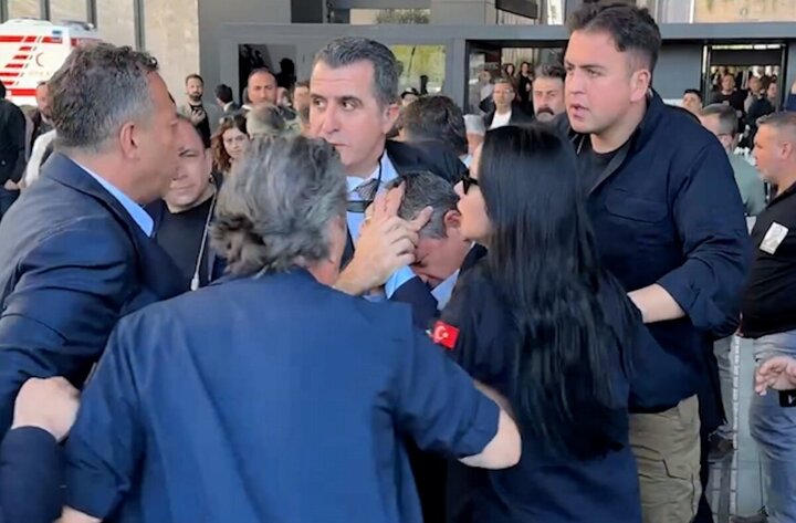 رهبر اپوزیسیون ترکیه سیلی خورد+فیلم