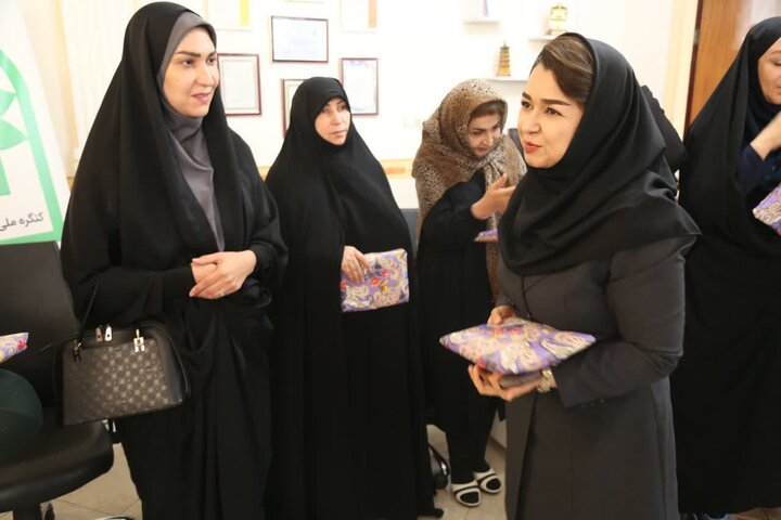 لبخند امید در مرکز ثمر؛ تجلیل از دختران توان‌خواه سنندجی در دهه کرامت