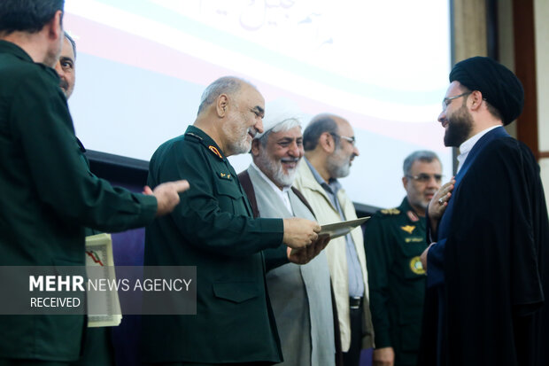 تجلیل و تکریم استادان و مربیان سپاه