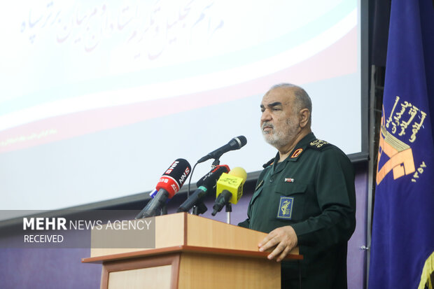 تجلیل و تکریم استادان و مربیان سپاه