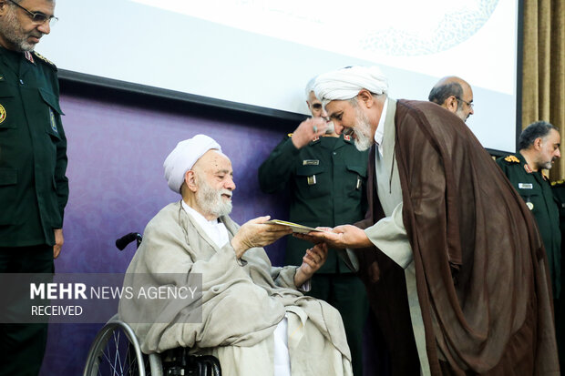 تجلیل و تکریم استادان و مربیان سپاه