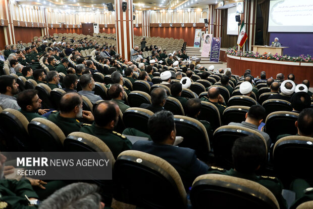 تجلیل و تکریم استادان و مربیان سپاه