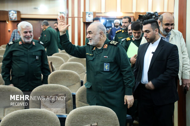 تجلیل و تکریم استادان و مربیان سپاه