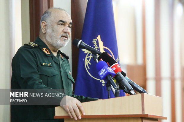 تجلیل و تکریم استادان و مربیان سپاه