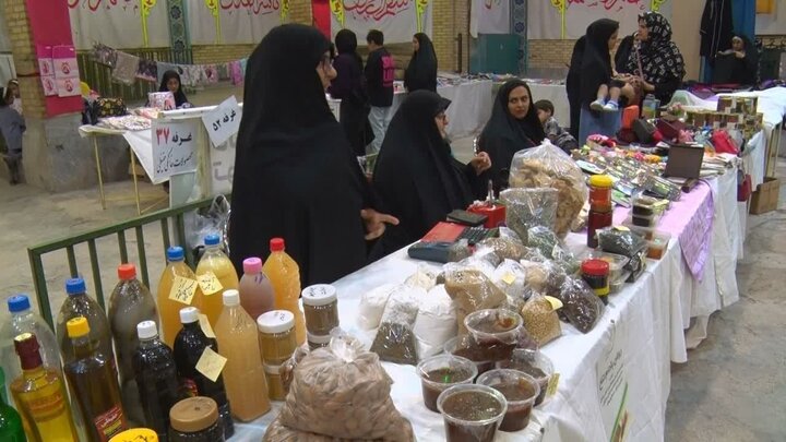 برگزاری جشنواره محصولات خانگی با حضور بانوان توانمند میبدی