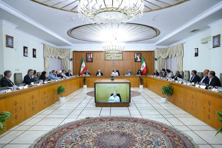 پزشکیان بر مقابله سریع با رانت و قاچاق تأکید کرد