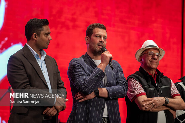 واکنش منوچهر هادی به بازی در سریال خودش؛ بازیگران از «یزدان» گفتند