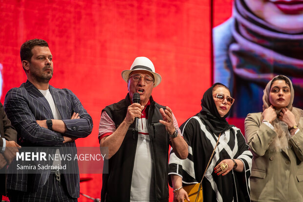 واکنش منوچهر هادی به بازی در سریال خودش؛ بازیگران از «یزدان» گفتند