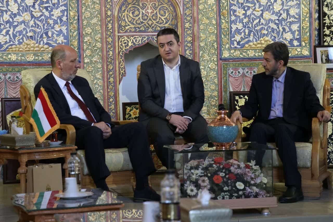 استان،اصفهان،اشاره،فرهنگي،اقتصادي،ايران،مجارستان،اديان،گردشگ ...