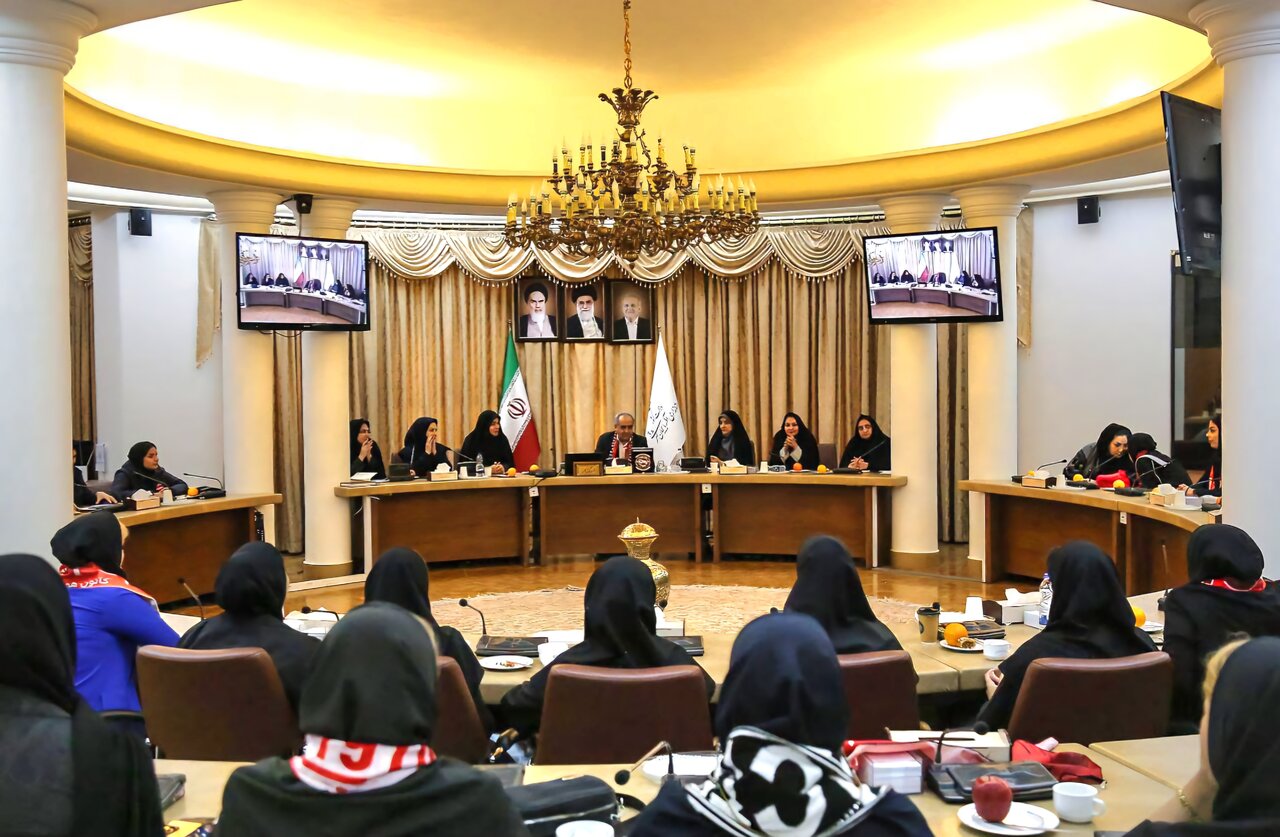 بانوان،آذربايجان،تراكتور،هواداران،شرقي،حضور،تيم،استاندار،سرم ...