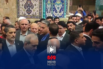 VIDEO: Pezeshkian visits Hazrat Masumeh (SA) shrine in Qom
