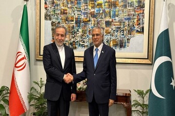İran ve Pakistan dışişleri bakanları bir araya geldi (+Video)