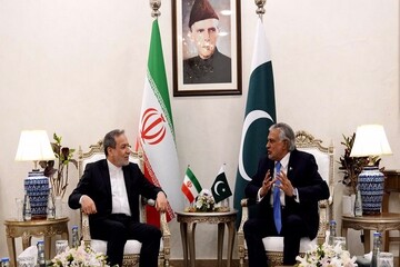 Iran, Pakistan FMs reaffirm commitment to regional peace