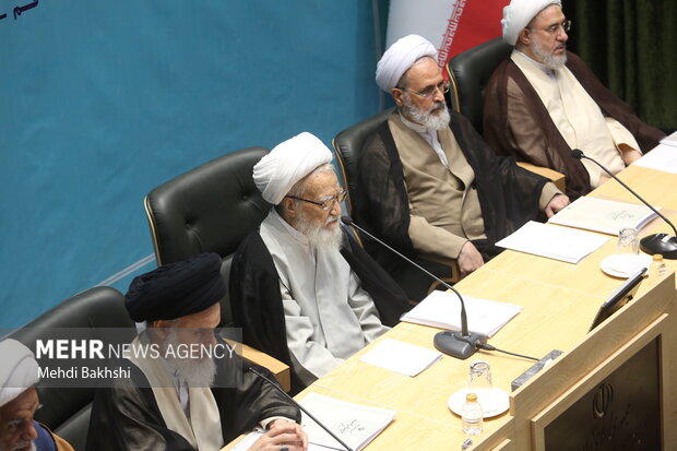 آیت الله موحدی کرمانی: تورم و گرانی مردم را به شدت آزار می دهد