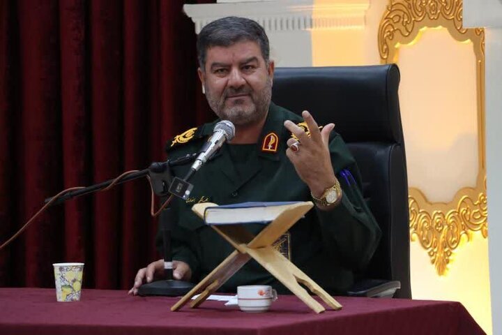 ایثار و همبستگی مردم ایران رکن اساسی در دفاع از نظام اسلامی است