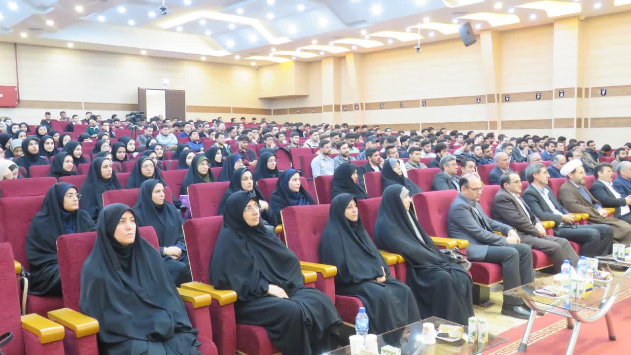 لازمه توسعه ایران اسلامی داشتن مدرسه، کلاس و معلم قوی است