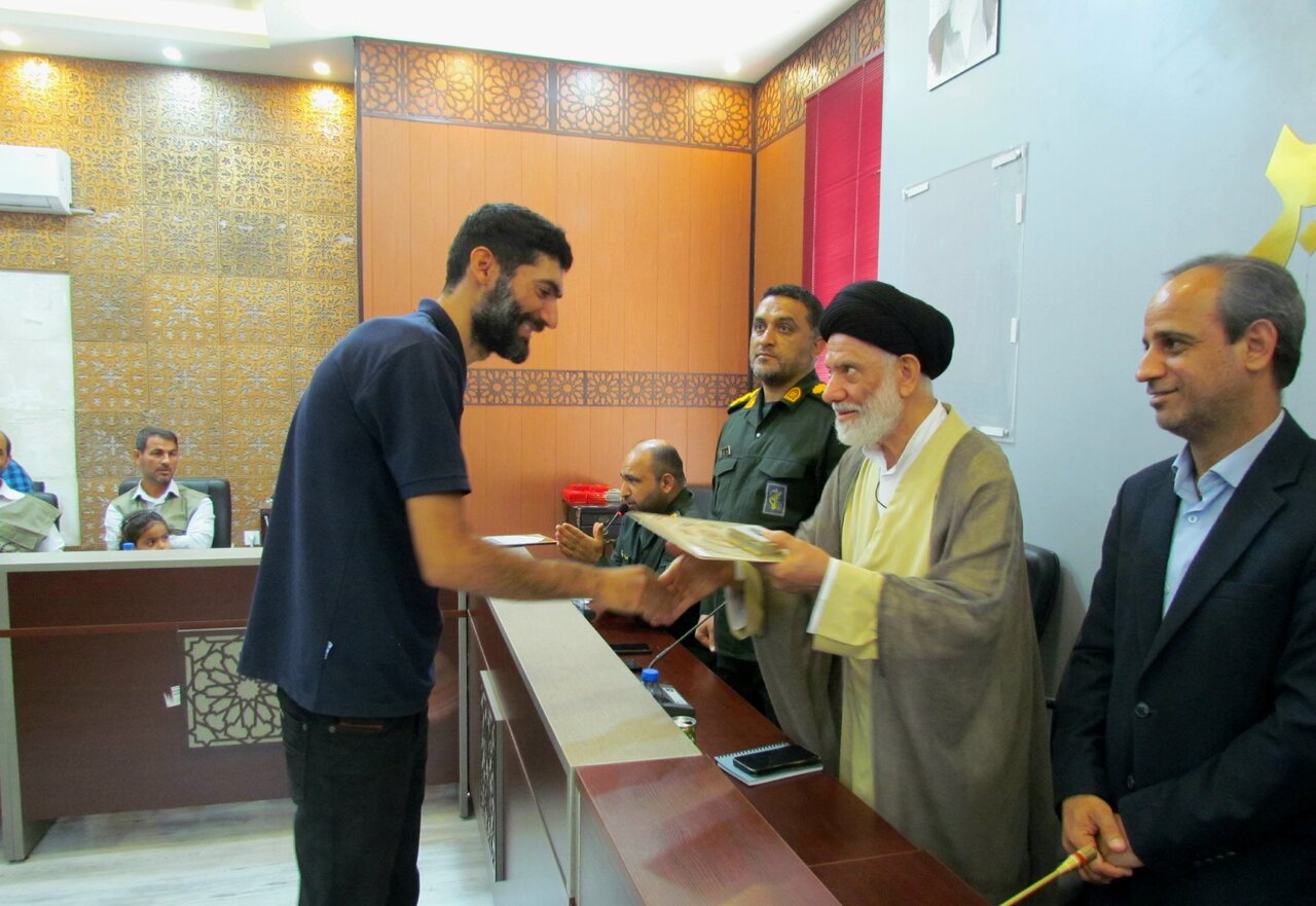فعالان جهادی شهرستان دیر تجلیل شدند