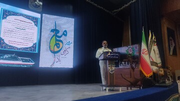 جوانان ما حتی با قایق کوچک هم مقابل شیطان بزرگ خواهند ایستاد