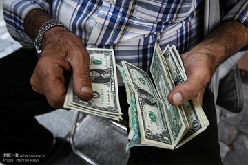 نرخ واقعی دلار و یورو؛ چرا دریافت اسکناس برای مردم گرانتر تمام می‌شود؟