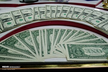 رشد آرام قیمت دلار و یورو دولتی ۲۲ خرداد ۱۴۰۴+ کارمزد ارز مسافرتی