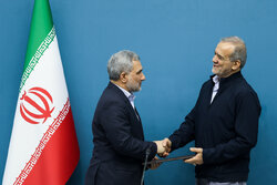 معاون جدید پارلمانی با حضور رئیس‌جمهور معارفه شد