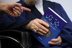 رونمایی از کتاب «میثاق قدسی، ضرورت یاری امام زمان (عج)»