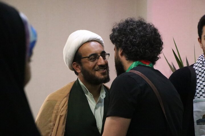 دیدار اهالی غزه با امام جمعه اهل سنت بندرعباس و ابراز همدردی با مردم