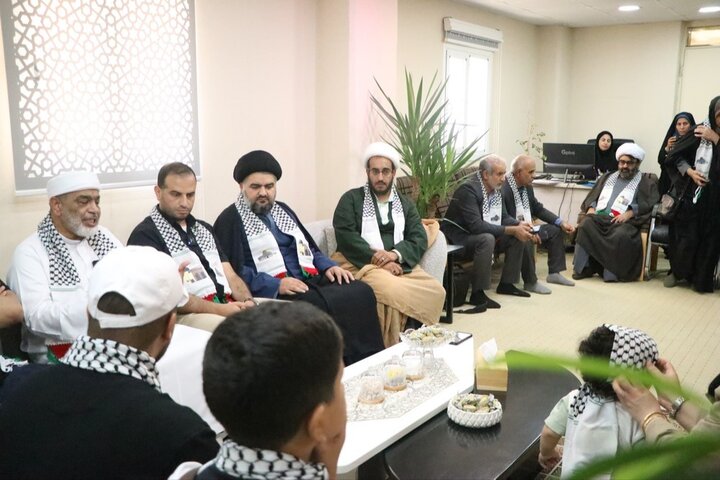 دیدار اهالی غزه با امام جمعه اهل سنت بندرعباس و ابراز همدردی با مردم