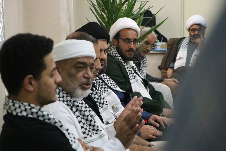 دیدار اهالی غزه با امام جمعه اهل سنت بندرعباس و ابراز همدردی با مردم