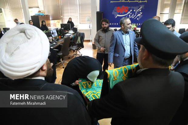 حضور خادمین حرم رضوی در خبرگزاری مهر