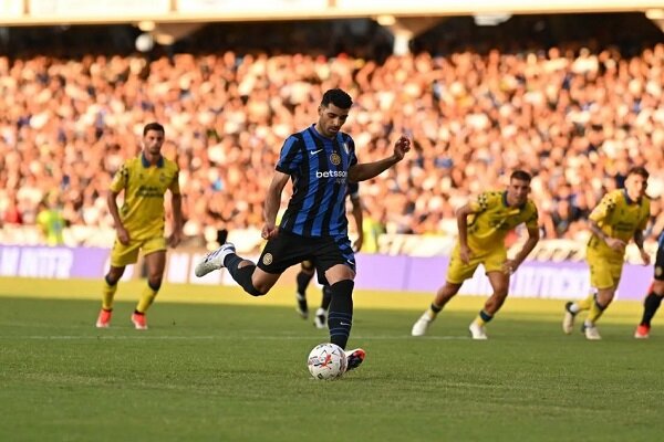 مهدی طارمی نقل و انتقالات تیم فوتبال اینتر را به بن بست کشاند