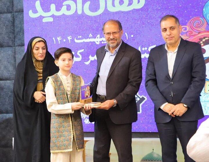 نوجوان یزدی جایزه نقدی جشنواره نهال امید جهت آزادی زندانیان اهدا کرد نوجوان یزدی جایزه نقدی جشنواره نهال امید جهت آزادی زندانیان اهدا کرد