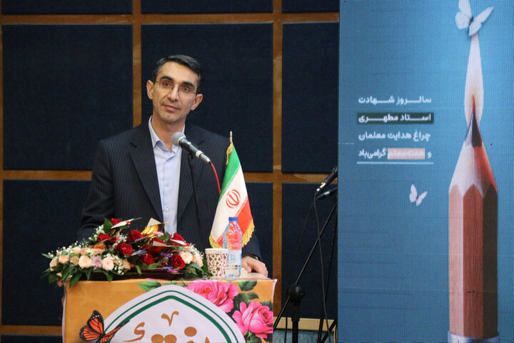 آئین بزرگداشت مقام معلم در خرم‌آباد برگزار شد
