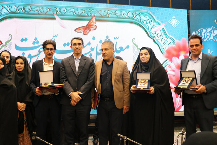 آئین بزرگداشت مقام معلم در خرمآباد برگزار شد