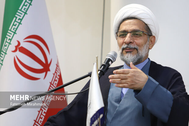 رونمایی از کتاب «میثاق قدسی، ضرورت یاری امام زمان (عج)»