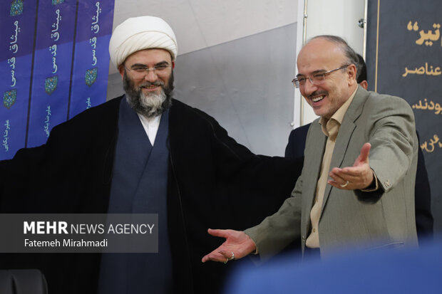 رونمایی از کتاب «میثاق قدسی، ضرورت یاری امام زمان (عج)»