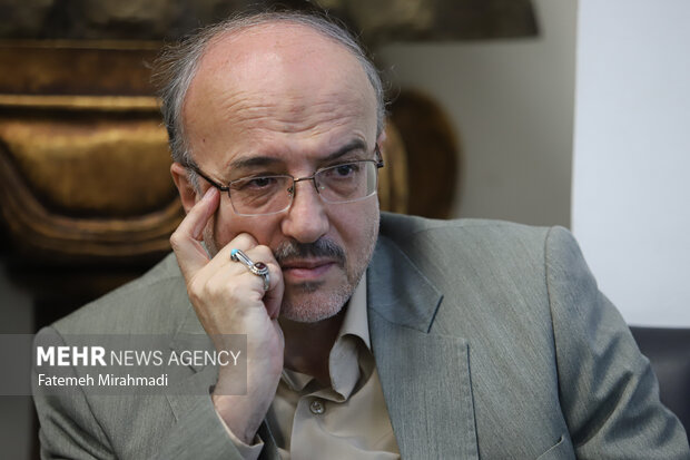 رونمایی از کتاب «میثاق قدسی، ضرورت یاری امام زمان (عج)»