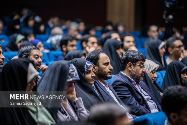 رونمایی از مستند پرواز در مه