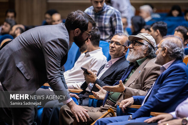 رونمایی از مستند پرواز در مه