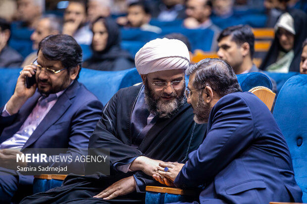 رونمایی از مستند پرواز در مه