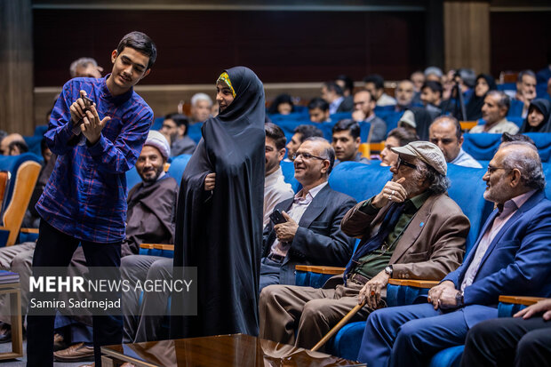 رونمایی از مستند پرواز در مه